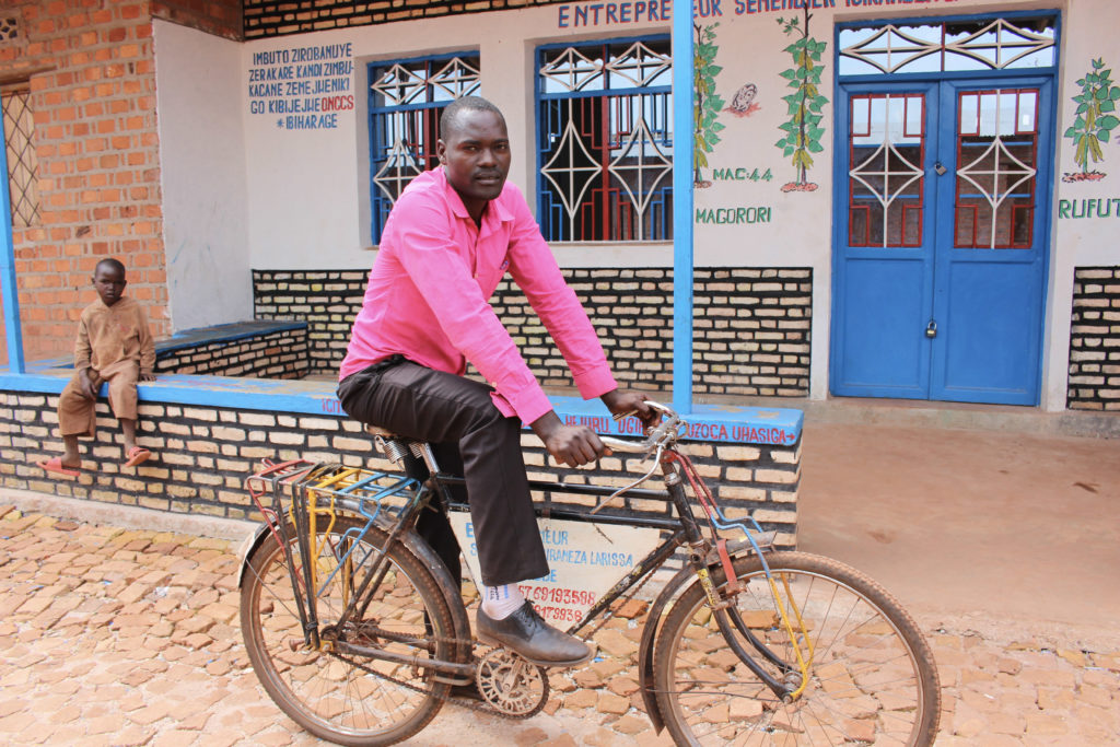 Point and agent of sale of seeds of Muyinga on his bicycle being used as means of transport for the mobile sale of seeds