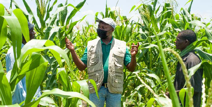 A field technician providesg field support to ex-combatants.