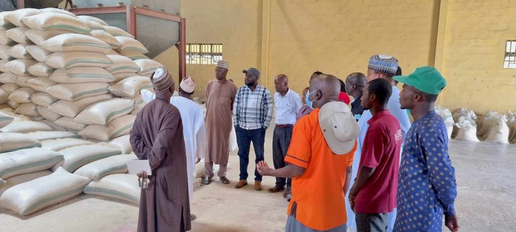 The tegemeo delegation is given a demonstration of fertilizer plant