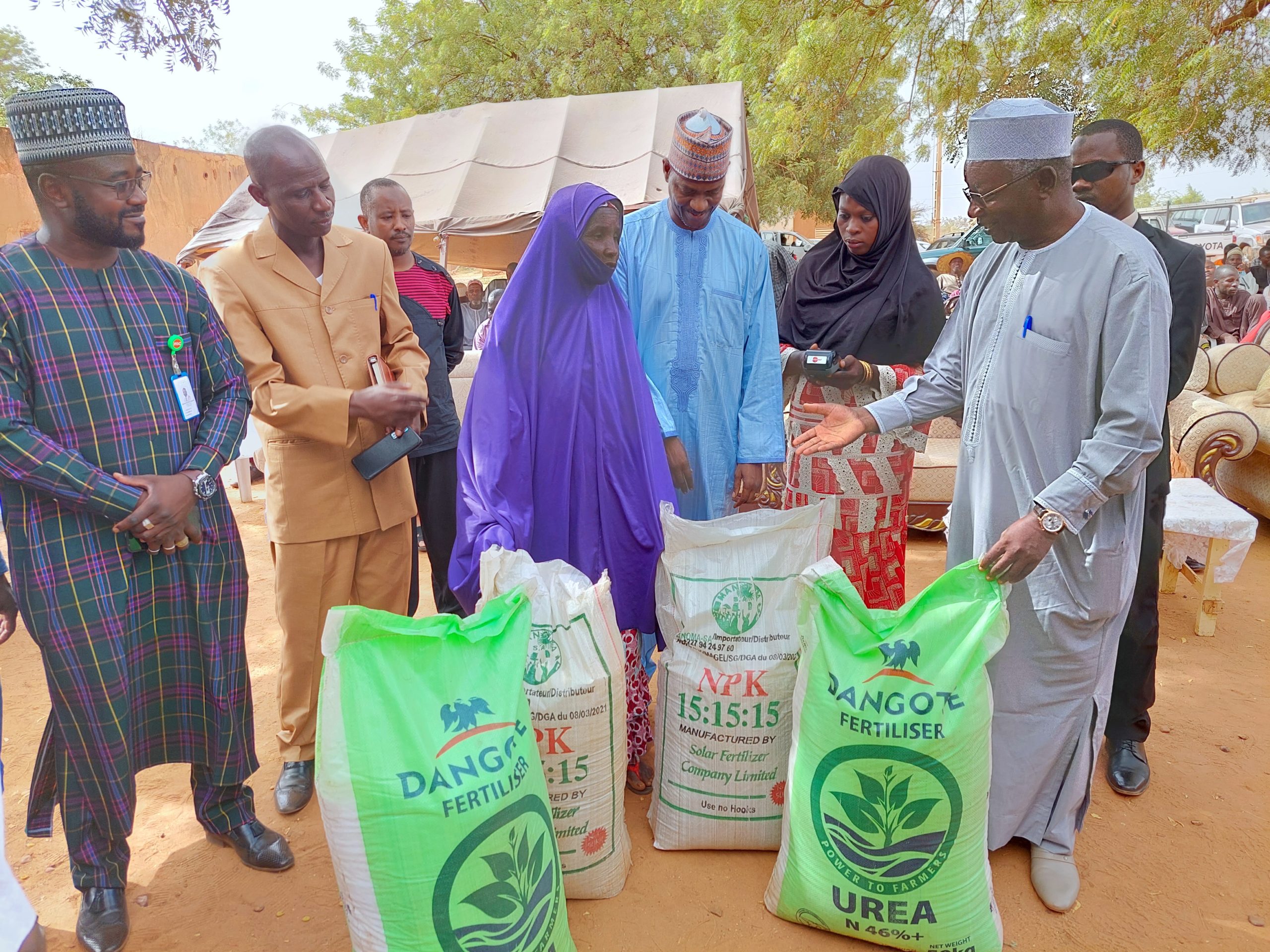 Onion producers stand with their new bags of fertilizer