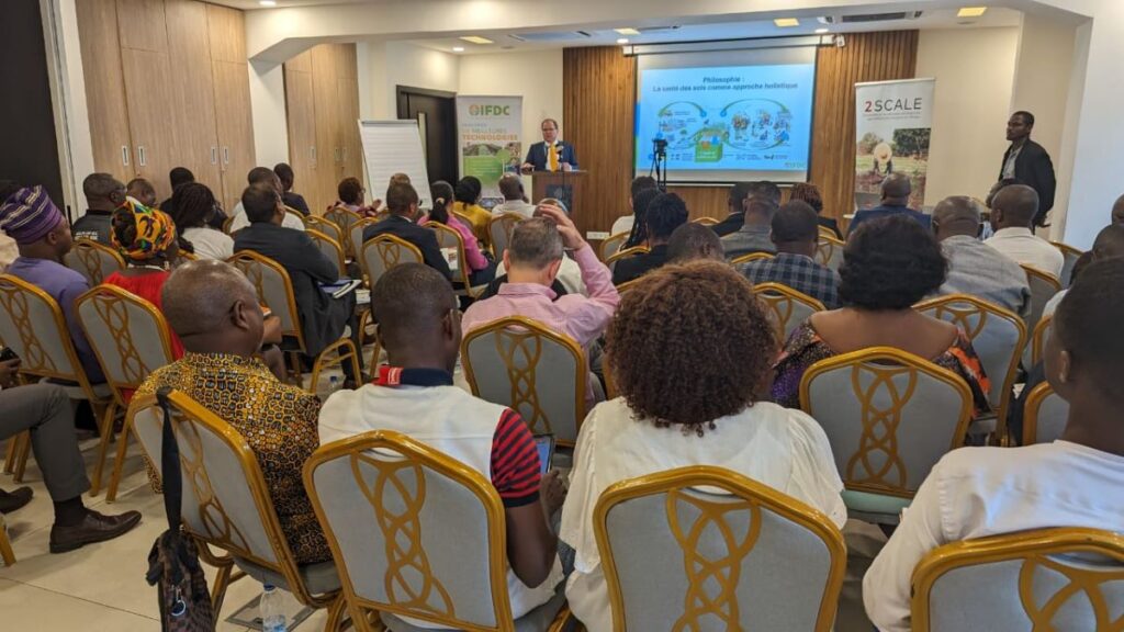 IFDC's President & CEO sharing the vision of IFDC with multiple partners in Côte d’Ivoire. 