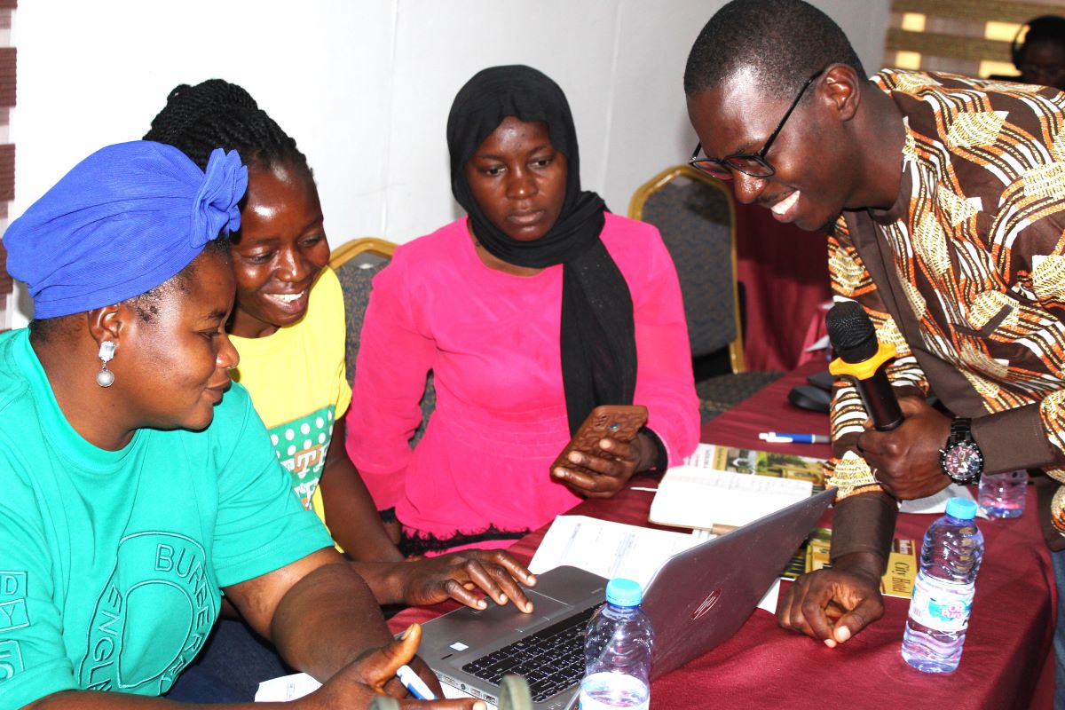 Women start training on the FeSeRWAM platform.