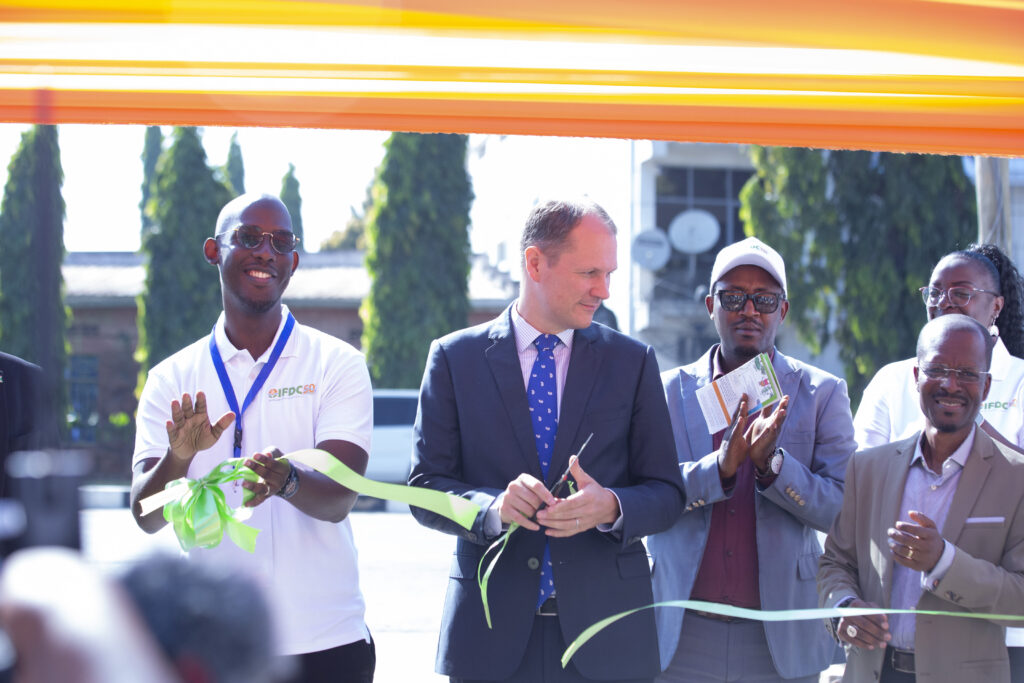 A group of people cutting a ribbon for the event.