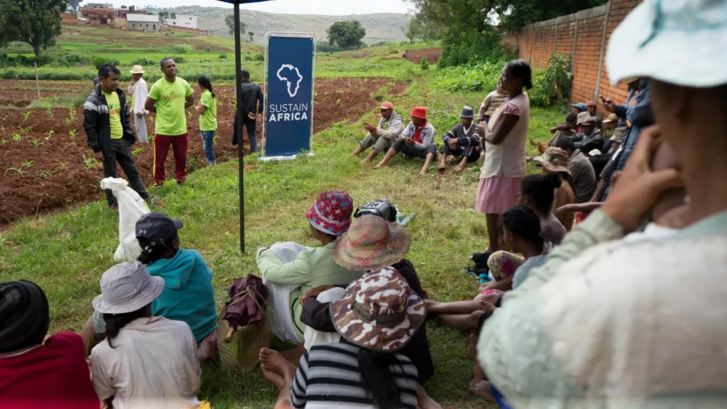 Field day in Madagascar by Sustain Africa to demonstrate the correct use of fertilizer on different crops.