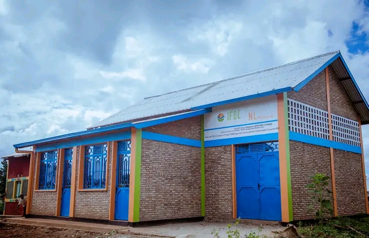 Investments in storage, transportation, and irrigation are helping seed entrepreneurs increase productivity and resilience.